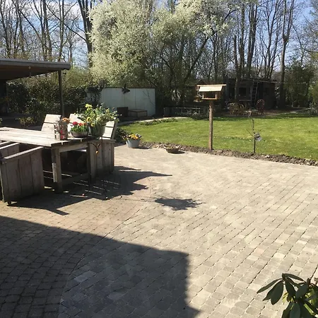 Holiday home Dutch Delight - Big Private Garden, Near Lake Ewijk