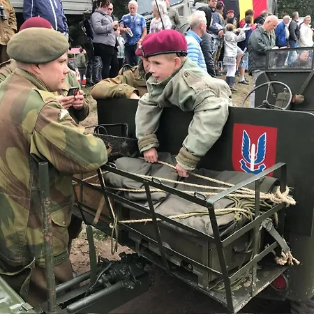 Dom wakacyjny Dutch Delight - Big Private Garden, Near Lake Ewijk