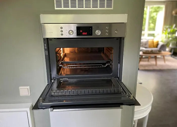 Дом отдыха Dutch Delight - Big Private Garden, Near Lake