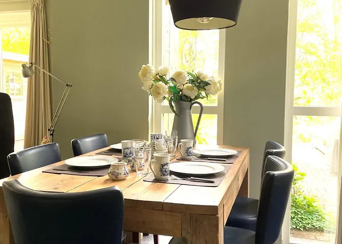 Дом отдыха Dutch Delight - Big Private Garden, Near Lake